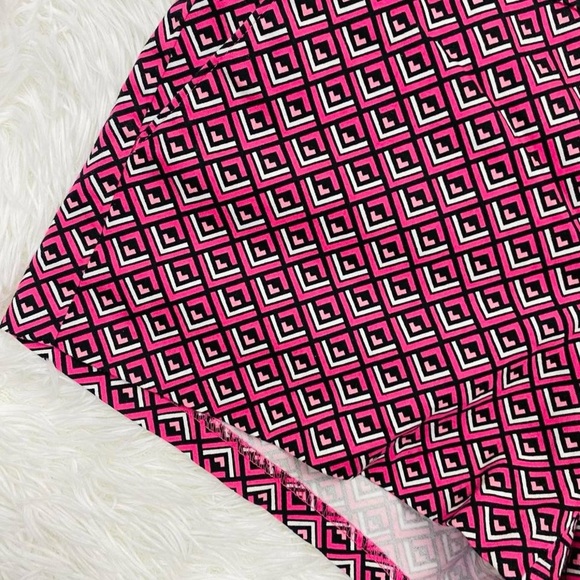 Express Retro Low Rise Pink Geometric Printed Shorts - Picture 4 of 7